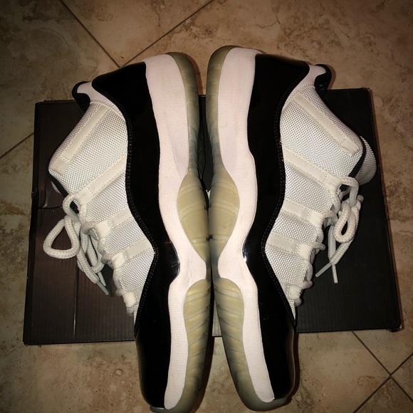 Air Jordan 11 Retro Low - Picture 3 of 5